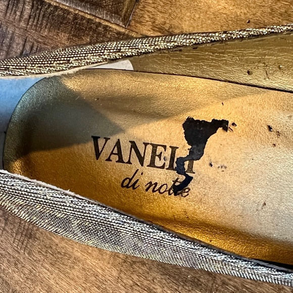 Vaneli Platinum Metallic Kitten Heel Pump Size 9.5 - Picture 12 of 12